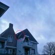 3 januari 2018. De westerstorm rukte vannacht veel dakpannen van ons dak (rode cirkel).