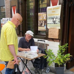 27 juli 2024. Signeersessie bij Boekhandel De Mandarijn.