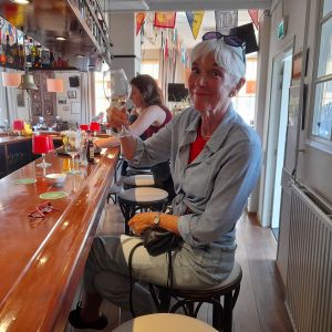 Chardonnay aan de bar van de sociëteit van Jachtclub Veere.