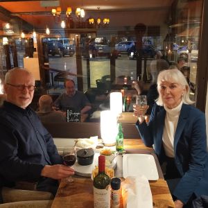 Oostende 14 maart 2026 aan het venster bij Bistro Beethoven.