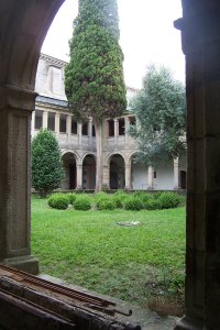 Verwaarloosde kloosterhof, Iglesia y Convento de San Francisco, Viveiro