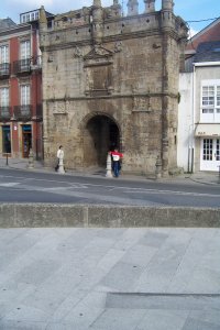 Nogmaals de Puerta Carlos V, maar nu met zon en Tom