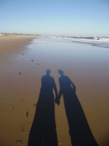 Strand van Meia Praia. Onze schaduwen gingen toch met ons verder