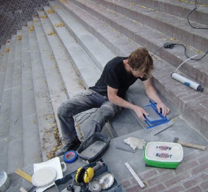 Precisiewerk, de reparatie van de brede kanotrap langs 