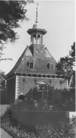 De Waterpoort vlak voor de afbraak (foto RDMZ, A. Mulder, 1893) Waarschijnlijk de laatste foto van de poort