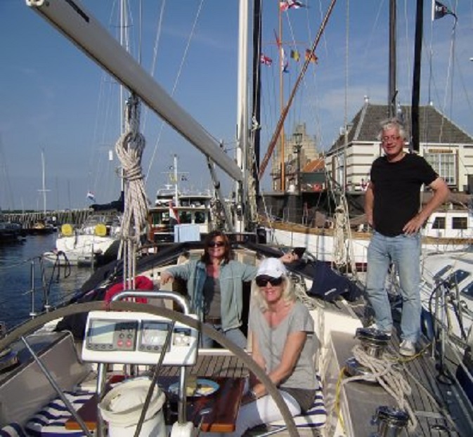 Zojuist aangekomen in Veere. Op de achtergrond rechts de Jachtclub en daarnaast de Kampveerse toren