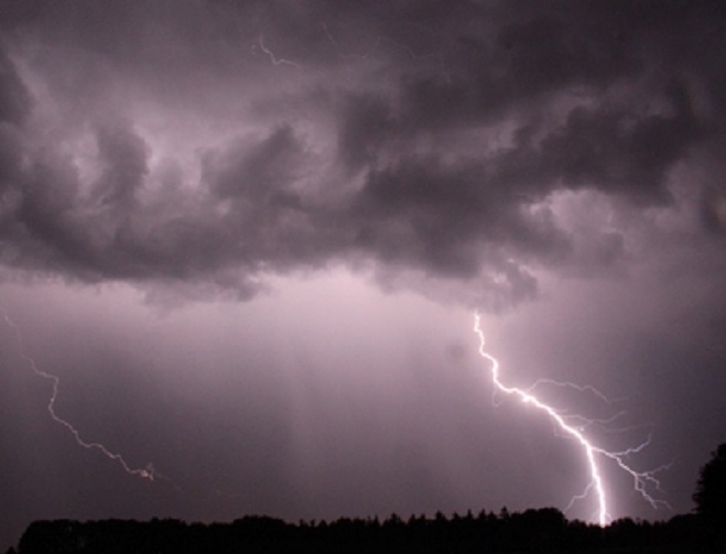 Noodweer gisteravond boven Brabant (foto: Brabants Dagblad)