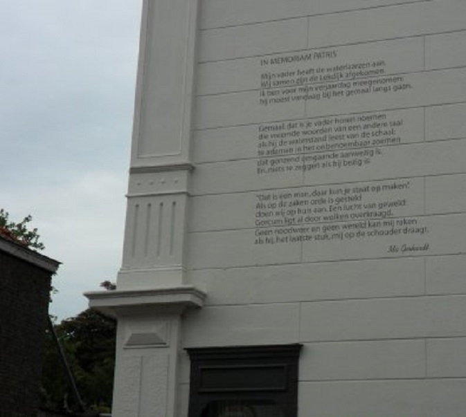 'In Memoriam Patris' van Ida Gerhardt op het vroegere notarispand, hoek Haarstraat/Arkelstraat