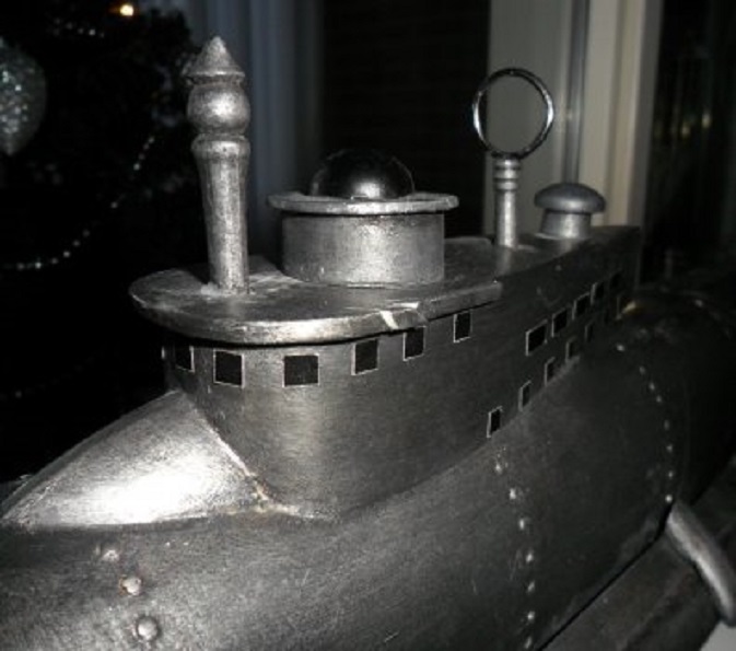 Het ringetje vormt een antenne op het achterste paaltje op het brugdek