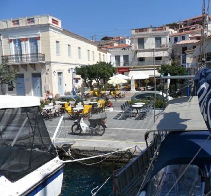 Het Archeologisch Museum tegenover ons (links) is vandaag gesloten