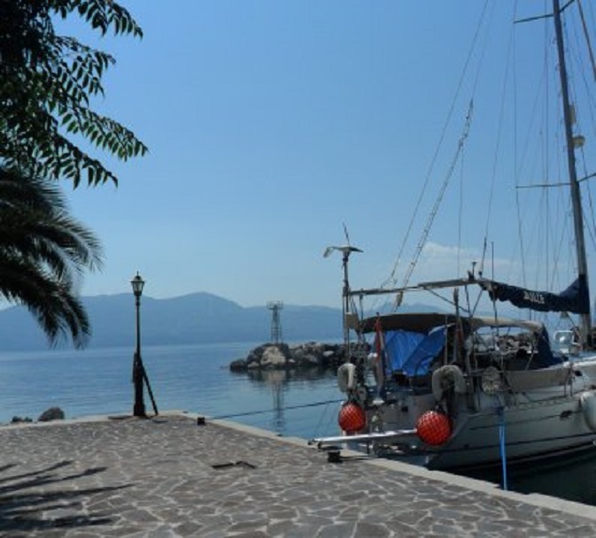 Dulce in het haventje van Vathí