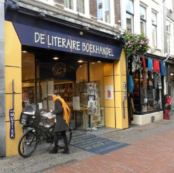 Utrecht, De Literaire Boekhandel op Lijnmarkt 17.