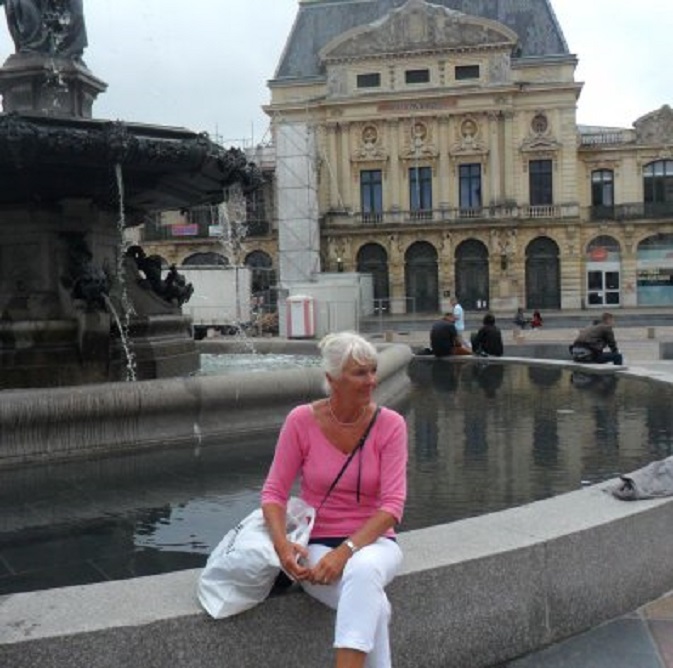 Cherbourg. De fontein voor het Theater op het Place du Général de Gaulle.