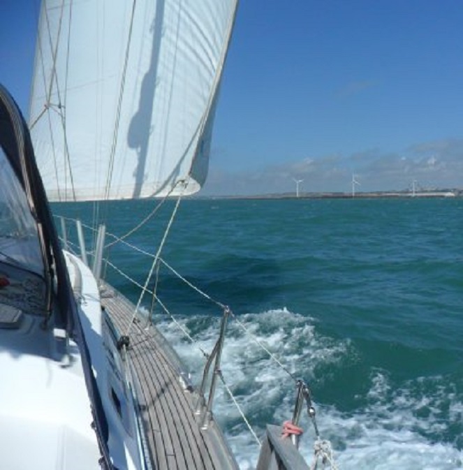 We stormen met 10 knopen SOG op Boulogne-sur-mer af