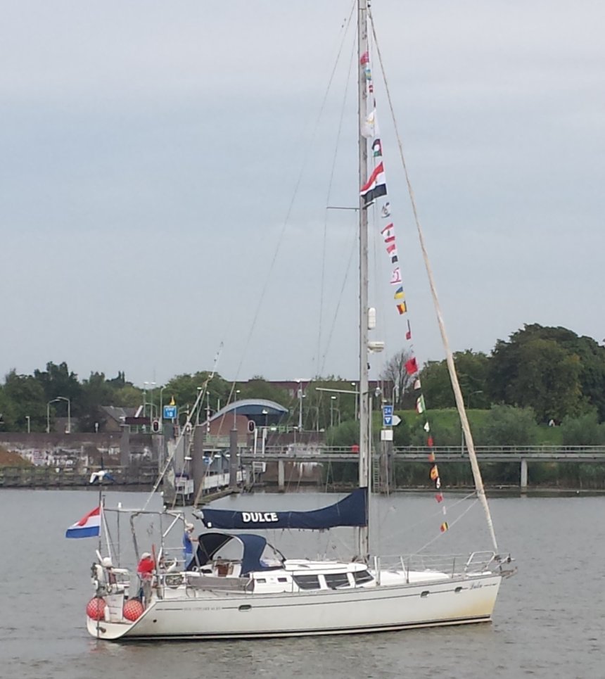 Vandaag 14.15 uur. Aankomst in de vluchthaven van Gorcum, op weg naar de gastvrije haven van WV De Merwede (foto Herman Ursinus)