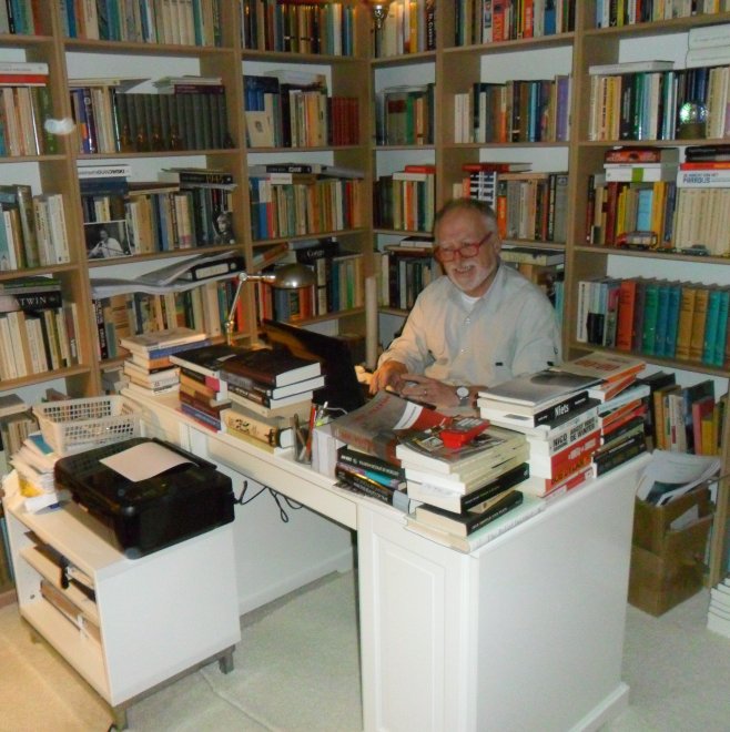 Nieuwe plek voor het bureau in mijn werkkamer.