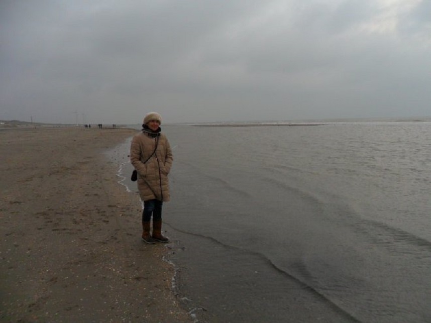 Op het Noordzeestrand beneden Strandhotel Het Hoge Duin in Wijk aan Zee