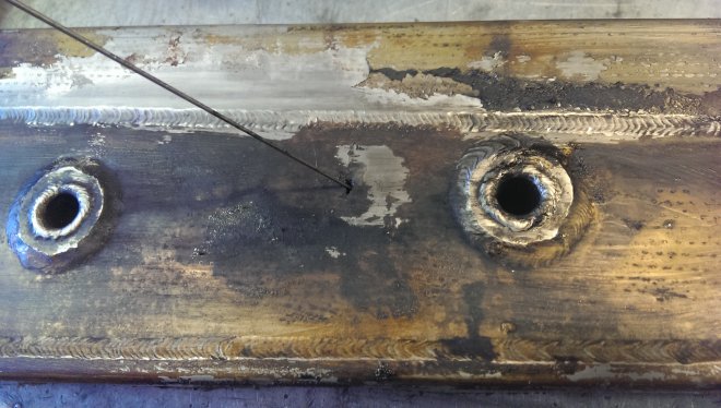 Geen abstract schilderij, maar een foto van het lek in ons waterslot/uitlaatdemper.