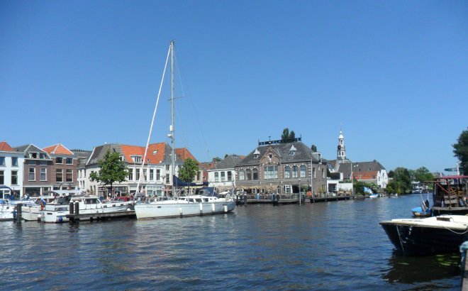 Riante ligplaats in de Haven van Leiden, in het centrum van de stad.