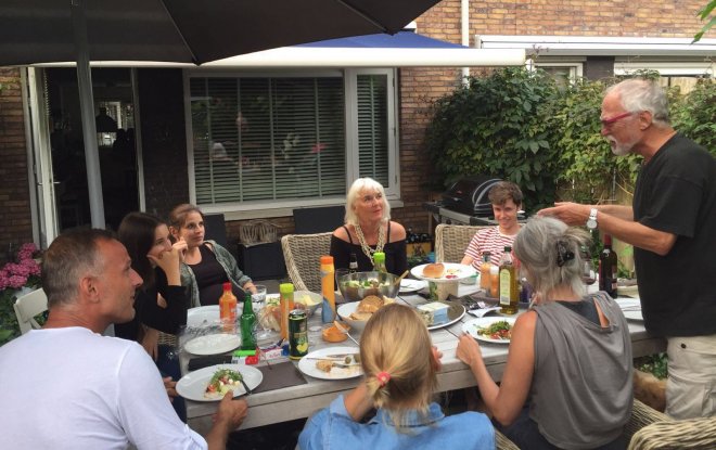 Barbeque in de tuin bij Barbara & Michel. Vlrnr. Derrick, Nikita, Tessa, Ans, Nicky, Jordin, Barbara en ik.