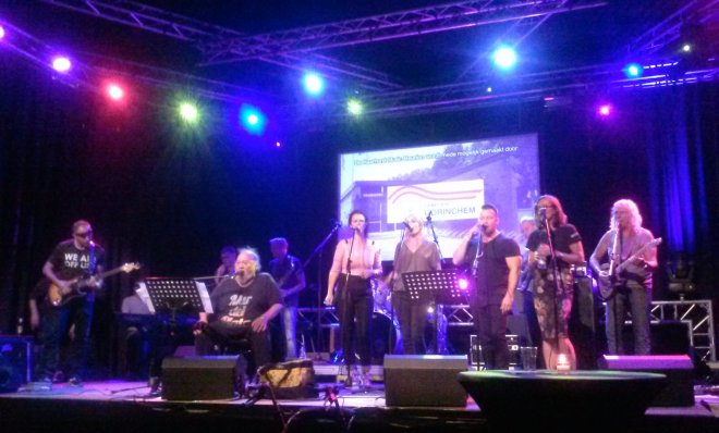 Gisteravond in De Haarhorst.Zittend in het midden Ron Krop. Derde en vierde van rechts vooraan Michel & Barbara.