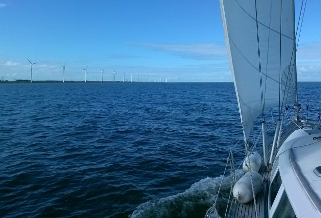 Het IJsselmeer, op weg naar Lelystad.