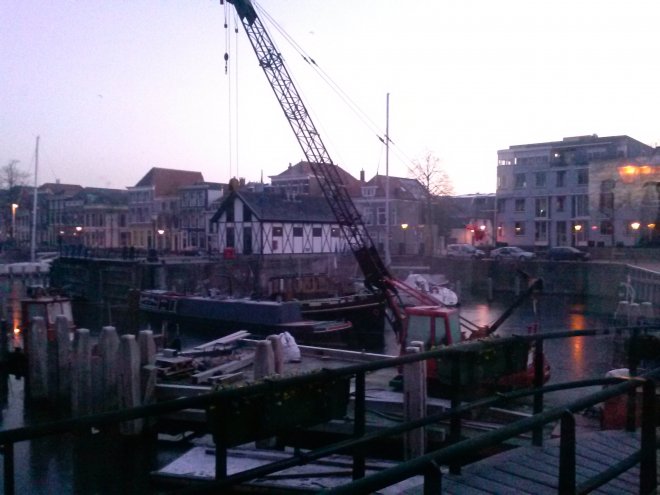 Stilte, ijs en rijp in de haven vanmorgen vroeg.