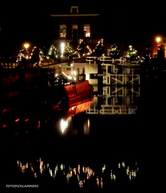 Zicht op de havenkom bij de sluis (foto: Dick Lammers)