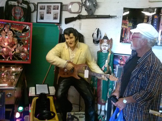 Ramsgate. Likkebaardend in een prachtig winkeltje aan de haven met parafernalia uit je jeugd.