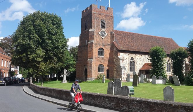 De St Thomas' Church vanmorgen in de dorpskern van Bradwell-on-Sea.
