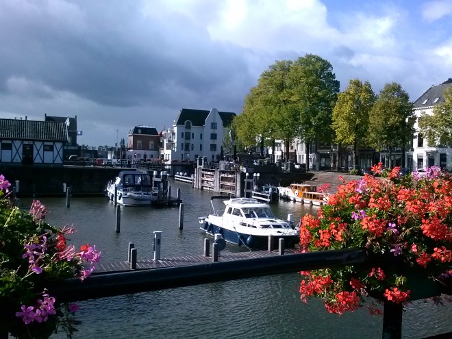 De Lingehaven vanmorgen om half twaalf.