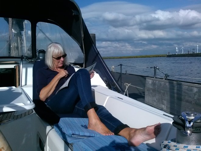 Aan het noordelijk remmingwerk van de Volkeraksluis.