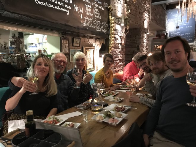 Met zijn allen in Grieks Restaurant Sirtaki, Utrecht. Vlnr. Floor, ik, Anna, Loïs, Rommert, Bas en Pijke.