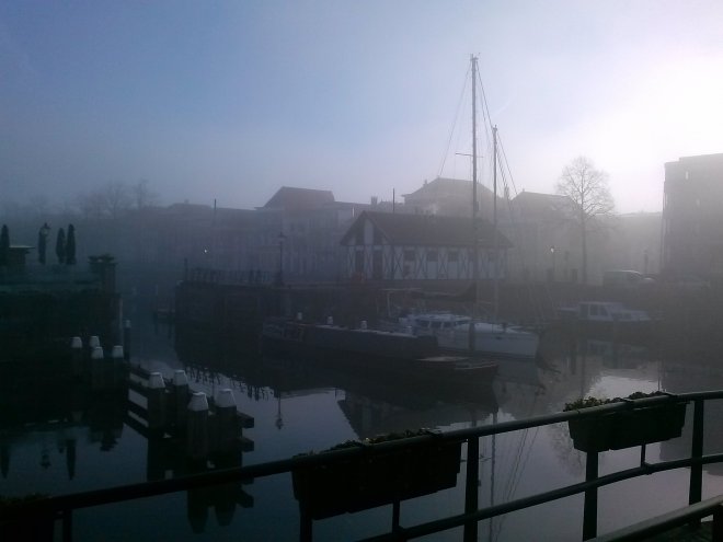 Opeens mist vanmorgen. Al na een paar minuten is het weer weg.