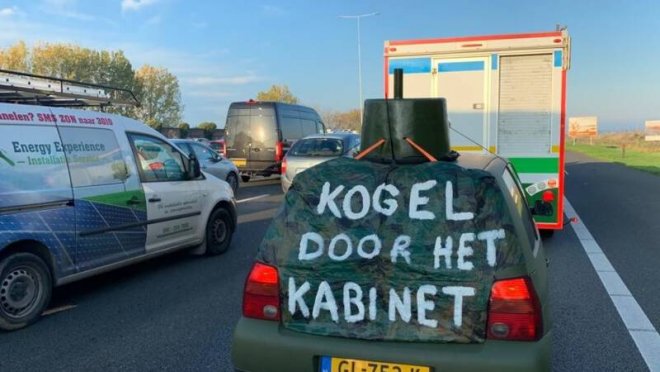 Demonstrant op weg naar het Malieveld in Den Haag