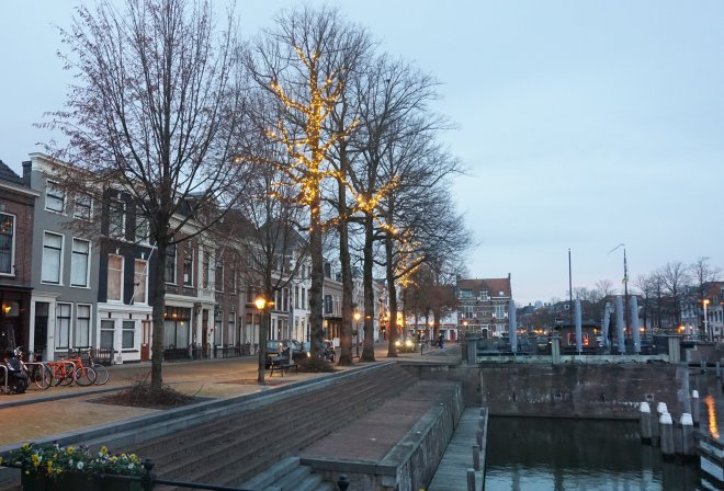 Feestverlichting op het Eind.