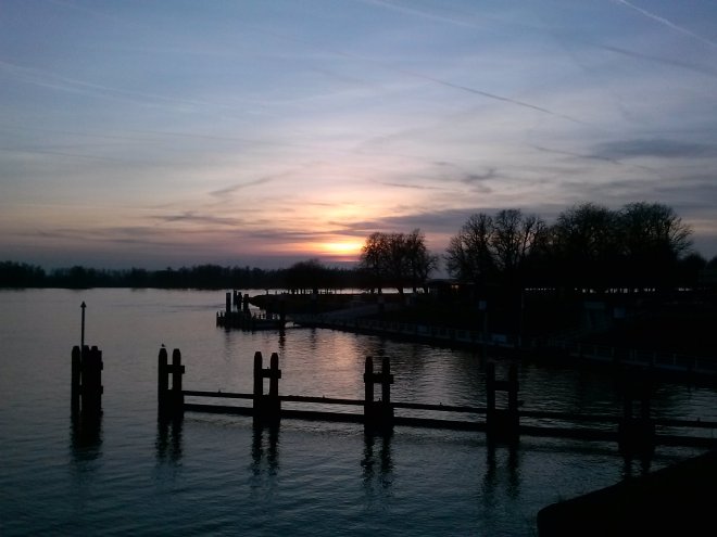 Zonsondergang over de Merwede.