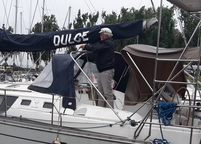 Vanmorgen halen we in Numansdorp de bimini weg vanwege de komende storm.