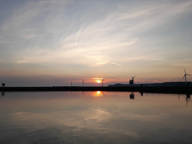 Zonsopgang vanmorgen aan het remmingwerk.