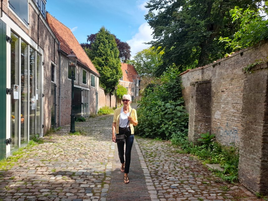 Middelburg. In de steeg die Kuiperspoort heet.