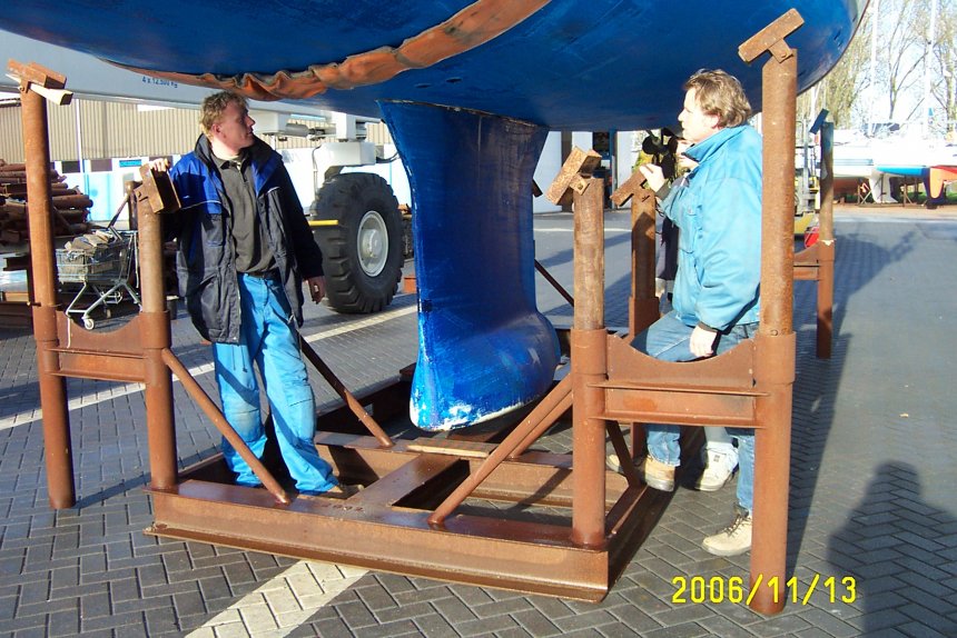 Fons (l) en Lowy onderzoeken de kiel